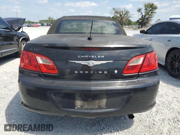 2010 Chrysler Sebring Touring z VIN 1C3BC5ED9AN153512, wystawiony jako Copart lot #54337055 z przebiegiem 134 560 mil mil oraz Szkody całkowita. Historia ofert i sprzedaży dostępna na DreamBid. Obrazek 6.