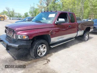 2002 Dodge 2500 z VIN 3B7KF23C92M244271, wystawiony jako IAAI lot #42104621 z przebiegiem 179 986 mil mil oraz . Historia ofert i sprzedaży dostępna na DreamBid. Obrazek 17.