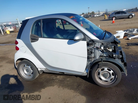 2015 Smart fortwo Passion z VIN WMEEJ3BA7FK805194, wystawiony jako IAAI lot #41676265 z przebiegiem 47 096 mil mil oraz . Historia ofert i sprzedaży dostępna na DreamBid. Obrazek 14.