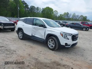 2024 GMC Terrain SLE z VIN 3GKALMEG3RL103586, wystawiony jako IAAI lot #42016804 z przebiegiem 21 596 mil mil oraz . Historia ofert i sprzedaży dostępna na DreamBid. Obrazek 1.