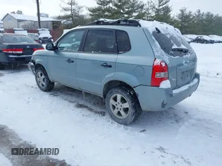 2006 Hyundai Tucson GL with VIN KM8JM72B06U298904, listed as a IAAI auction lot 41370728 with 209,284 mi miles. Bid and sale history available at carsss.com. Image 3.