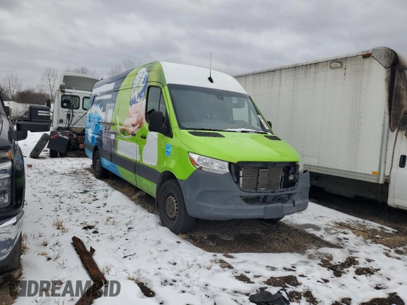 2019 Mercedes-Benz Sprinter Cargo Cargo with VIN W1W4EDHY3KT018518, listed as a Copart auction lot 83716524 with Not Provided miles and Salvage Title. Bid and sale history available at DreamBid. Image 4.