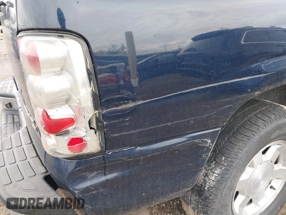 2005 GMC Yukon SLT with VIN 1GKEC13T45J139885, listed as a IAAI auction lot 41796394 with 229,494 mi miles. Bid and sale history available at carsss.com. Image 6.