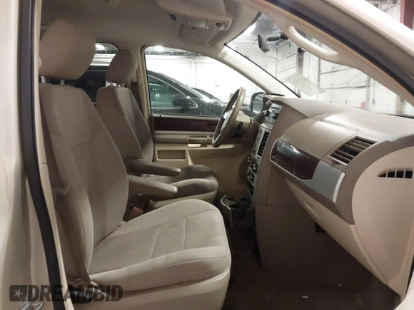 2010 Chrysler Town & Country Touring with VIN 2A4RR5D17AR184092, listed as a IAAI auction lot 41727926 with 158,937 mi miles and . Bid and sale history available at DreamBid. Image 5.