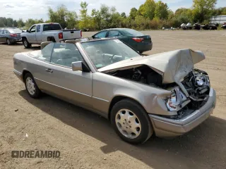 1995 Mercedes-Benz E Class with VIN WDBEA66EXSC176515, listed as a Copart auction lot 71495944 with 141,036 mi miles and Salvage Title. Bid and sale history available at carsss.com. Image 4.