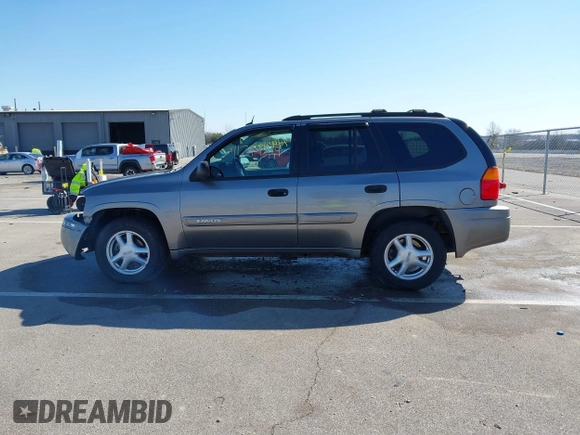 2005 GMC Envoy SLE z VIN 1GKDT13S252331044, wystawiony jako IAAI lot #41749219 z przebiegiem 263 876 mil mil oraz . Historia ofert i sprzedaży dostępna na DreamBid. Obrazek 15.