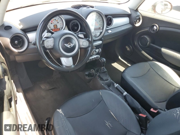 2008 MINI Hardtop z VIN WMWMF33518TT66193, wystawiony jako Copart lot #65858675 z przebiegiem 155 749 mil mil oraz Czysty tytuł • Clean title. Historia ofert i sprzedaży dostępna na DreamBid. Obrazek 8.