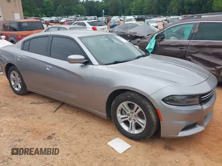2015 Dodge Charger SE z VIN 2C3CDXBGXFH812970, wystawiony jako IAAI lot #42302350 z przebiegiem 204 107 mil mil oraz . Historia ofert i sprzedaży dostępna na DreamBid. Obrazek 1.