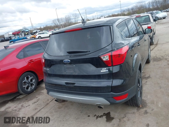 2019 Ford Escape SE z VIN 1FMCU9GD1KUA45891, wystawiony jako IAAI lot #41982627 z przebiegiem 97 546 mil mil oraz . Historia ofert i sprzedaży dostępna na DreamBid. Obrazek 16.