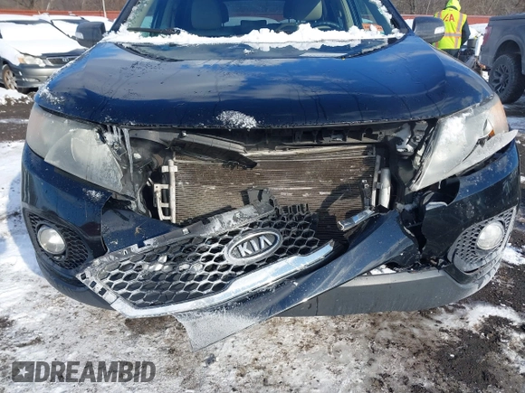 2011 Kia Sorento EX with VIN 5XYKUDA25BG043458, listed as a IAAI auction lot 41363660 with 197,151 mi miles. Bid and sale history available at carsss.com. Image 6.