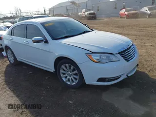 2013 Chrysler 200 Limited with VIN 1C3CCBCG9DN504407, listed as a IAAI auction lot 41790307 with 152,461 mi miles. Bid and sale history available at carsss.com. Image 1.