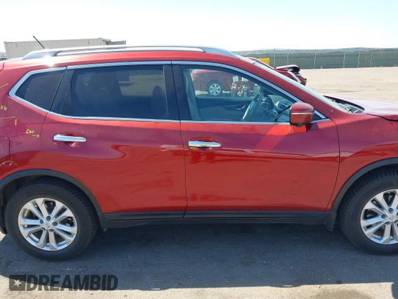 2015 Nissan Rogue SV z VIN 5N1AT2MV6FC764970, wystawiony jako IAAI lot #42093076 z przebiegiem 110 811 mil mil oraz . Historia ofert i sprzedaży dostępna na DreamBid. Obrazek 14.