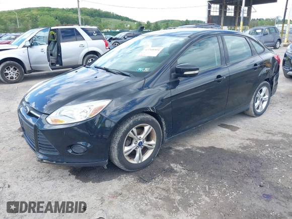 2013 Ford Focus SE z VIN 1FADP3F21DL370052, wystawiony jako IAAI lot #42208904 z przebiegiem 186 279 mil mil oraz . Historia ofert i sprzedaży dostępna na DreamBid. Obrazek 2.