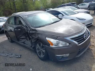 2013 Nissan Altima SV with VIN 1N4AL3AP6DN555283, listed as a IAAI auction lot 41791647 with 198,733 mi miles and . Bid and sale history available at carsss.com. Image 1.