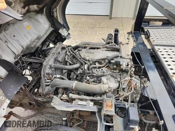 2020 Isuzu NRR IBT z VIN JALE5W163L73044XX, wystawiony jako Copart lot #48625775 z przebiegiem 132 628 mil mil oraz Czysty tytuł • Clean title. Historia ofert i sprzedaży dostępna na DreamBid. Obrazek 4.