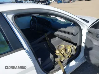 2022 Hyundai Elantra SEL z VIN 5NPLS4AG5NH070288, wystawiony jako IAAI lot #41253844 z przebiegiem 47 155 mil mil oraz . Historia ofert i sprzedaży dostępna na DreamBid. Obrazek 5.