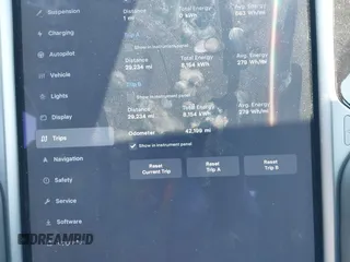 2018 Tesla Model S 75D z VIN 5YJSA1E25JF292480, wystawiony jako IAAI lot #42244185 z przebiegiem 42 199 mil mil oraz . Historia ofert i sprzedaży dostępna na DreamBid. Obrazek 7.