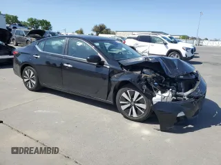 2021 Nissan Altima SV with VIN 1N4BL4DV5MN333726, listed as a Copart auction lot 52148685 with 110,436 mi miles and Salvage Title. Bid and sale history available at carsss.com. Image 4.