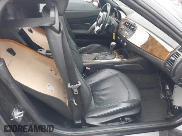 2008 BMW Z4 3.0i z VIN 4USBU33518LW76029, wystawiony jako IAAI lot #40755962 z przebiegiem 112 963 mil mil oraz . Historia ofert i sprzedaży dostępna na DreamBid. Obrazek 5.