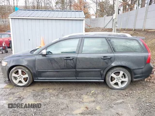 2011 Volvo V50 with VIN YV1672MW9B2603143, listed as a IAAI auction lot 41673995 with 139,845 mi miles. Bid and sale history available at carsss.com. Image 14.