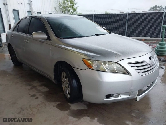 2008 Toyota Camry LE with VIN 4T1BE46K28U215566, listed as a IAAI auction lot 41981020 with 194,526 mi miles. Bid and sale history available at carsss.com. Image 1.