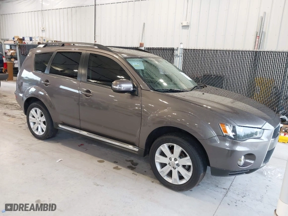 2013 Mitsubishi Outlander SE with VIN JA4AS3AW3DU012736, listed as a IAAI auction lot 41363183 with 83,677 mi miles. Bid and sale history available at carsss.com. Image 1.