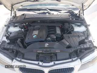 2012 BMW 1 Series 128i z VIN WBAUP9C51CVL91561, wystawiony jako IAAI lot #42831576 z przebiegiem 111 789 mil mil oraz . Historia ofert i sprzedaży dostępna na DreamBid. Obrazek 10.