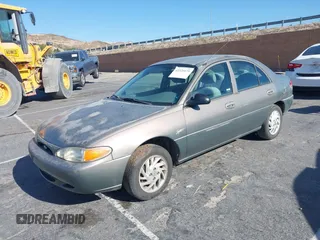 1998 Ford Escort SE z VIN 1FAFP13P2WW132015, wystawiony jako IAAI lot #42321675 z przebiegiem 105 518 mil mil oraz . Historia ofert i sprzedaży dostępna na DreamBid. Obrazek 2.
