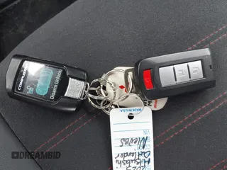 2023 Mitsubishi Outlander ES z VIN JA4ARUAUXPU001785, wystawiony jako IAAI lot #42014049 z przebiegiem 56 431 mil mil oraz . Historia ofert i sprzedaży dostępna na DreamBid. Obrazek 11.