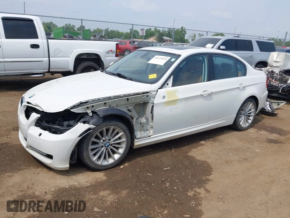 2011 BMW 3 Series 335i xDrive z VIN WBAPL5C55BA920128, wystawiony jako IAAI lot #42473523 z przebiegiem 96 481 mil mil oraz . Historia ofert i sprzedaży dostępna na DreamBid. Obrazek 2.