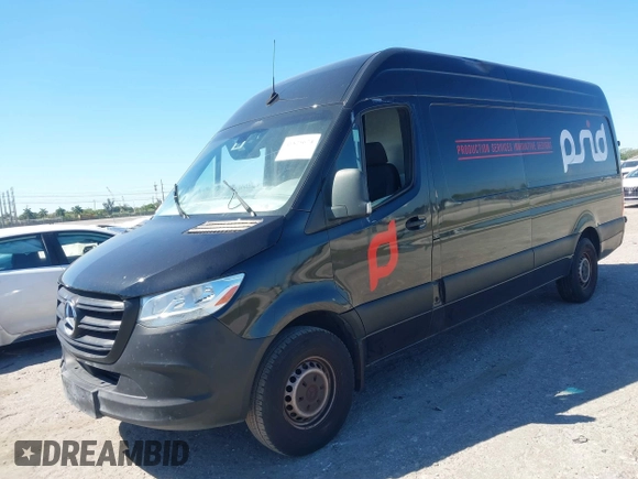 2019 Mercedes-Benz Sprinter Cargo z VIN WD4PF1CD8KP143473, wystawiony jako IAAI lot #41825674 z przebiegiem 99 261 mil mil oraz . Historia ofert i sprzedaży dostępna na DreamBid. Obrazek 2.