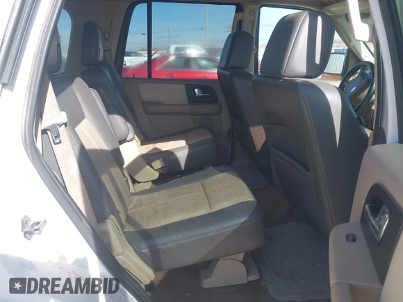 2005 Ford Expedition Eddie Bauer with VIN 1FMFU18585LA97745, listed as a IAAI auction lot 41275947 with 300,487 mi miles. Bid and sale history available at carsss.com. Image 8.