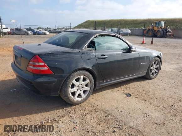 2003 Mercedes-Benz SLK-Class 2.3L with VIN WDBKK49F33F273872, listed as a IAAI auction lot 42111682 with 143,969 mi miles. Bid and sale history available at carsss.com. Image 4.