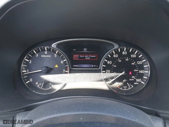 2017 Nissan Pathfinder SL with VIN 5N1DR2MN5HC674255, listed as a IAAI auction lot 41774264 with 228354 miles. Bid and sale history available at carsss.com. Image 7.