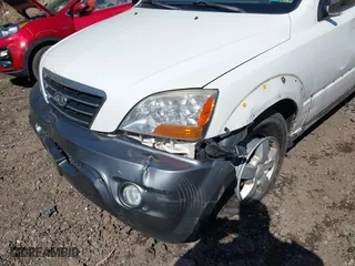 2008 Kia Sorento EX with VIN KNDJC736685800952, listed as a IAAI auction lot 41940679 with 134,403 mi miles. Bid and sale history available at carsss.com. Image 6.
