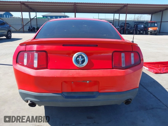 2011 Ford Mustang V6 z VIN 1ZVBP8AM2B5115755, wystawiony jako IAAI lot #41683472 z przebiegiem 183 219 mil mil oraz . Historia ofert i sprzedaży dostępna na DreamBid. Obrazek 17.
