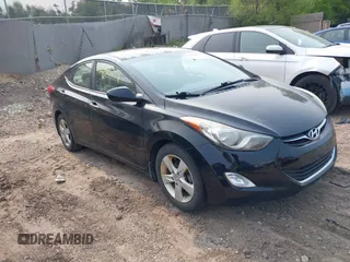 2013 Hyundai Elantra GLS z VIN KMHDH4AE7DU498901, wystawiony jako IAAI lot #42385614 z przebiegiem 152 213 mil mil oraz . Historia ofert i sprzedaży dostępna na DreamBid. Obrazek 1.