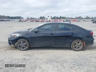 2023 Kia Forte LXS z VIN 3KPF24AD4PE627976, wystawiony jako IAAI lot #41540833 z przebiegiem 18 748 mil mil oraz . Historia ofert i sprzedaży dostępna na DreamBid. Obrazek 14.