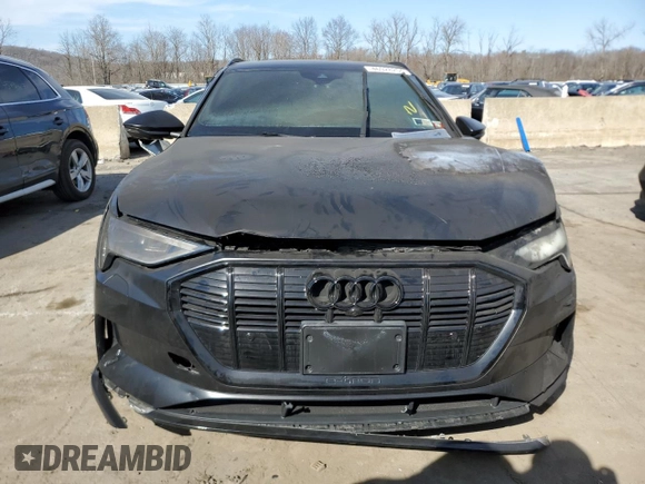 2019 Audi e-tron Premium Plus z VIN WA1LAAGE2KB013285, wystawiony jako Copart lot #61600395 z przebiegiem Nie podano mil oraz Nie do naprawy • Non repairable. Historia ofert i sprzedaży dostępna na DreamBid. Obrazek 5.