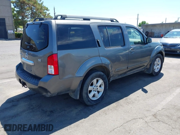 2008 Nissan Pathfinder LE z VIN 5N1AR18U08C661055, wystawiony jako IAAI lot #42792867 z przebiegiem 386 235 mil mil oraz . Historia ofert i sprzedaży dostępna na DreamBid. Obrazek 4.