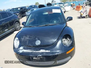2010 Volkswagen New Beetle Coupe with VIN 3VWPG3AG5AM013832, listed as a IAAI auction lot 41807575 with 141,510 mi miles. Bid and sale history available at carsss.com. Image 12.