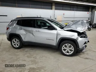 2024 Jeep Compass Latitude with VIN 3C4NJDBN9RT137912, listed as a Copart auction lot 52561465 with 14,290 mi miles and Salvage title. Bid and sale history available at DreamBid. Image 4.