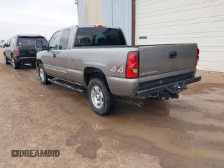 2006 Chevrolet Silverado 1500 LT2 with VIN 1GCEK19B16Z281949, listed as a IAAI auction lot 41557243 with 218,409 mi miles. Bid and sale history available at carsss.com. Image 3.