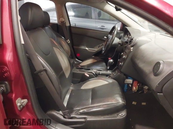 2009 Pontiac G6 GXP 1SA with VIN 1G2ZM577X94157511, listed as a IAAI auction lot 42296880 with 143,960 mi miles and . Bid and sale history available at DreamBid. Image 5.