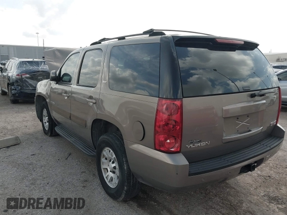 2007 GMC Yukon SLT with VIN 1GKFK13047R205630, listed as a IAAI auction lot 41489206 with 161,376 mi miles. Bid and sale history available at carsss.com. Image 3.