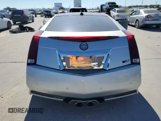 2013 Cadillac CTS-V z VIN 1G6DV1EP8D0171019, wystawiony jako Copart lot #76689644 z przebiegiem 136 098 mil mil oraz Szkody całkowita. Historia ofert i sprzedaży dostępna na DreamBid. Obrazek 6.