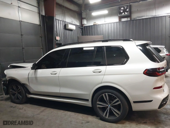 2023 BMW X7 xDrive40i with VIN 5UX23EM04P9P96036, listed as a IAAI auction lot 41235512 with 35,661 mi miles. Bid and sale history available at carsss.com. Image 15.