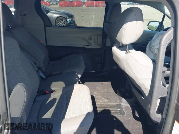 2021 Toyota Sienna LE z VIN 5TDKSKFCXMS031520, wystawiony jako IAAI lot #42080878 z przebiegiem 66 336 mil mil oraz . Historia ofert i sprzedaży dostępna na DreamBid. Obrazek 8.