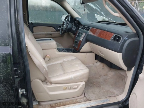 2007 Chevrolet Tahoe LT with VIN 1GNFK13047R103134, listed as a IAAI auction lot 41963963 with 209,882 mi miles. Bid and sale history available at carsss.com. Image 5.