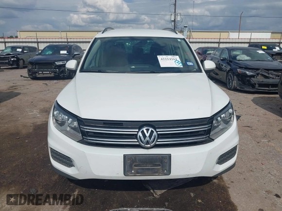 2017 Volkswagen Tiguan S z VIN WVGAV7AX2HK051022, wystawiony jako IAAI lot #42214161 z przebiegiem 87 914 mil mil oraz . Historia ofert i sprzedaży dostępna na DreamBid. Obrazek 12.